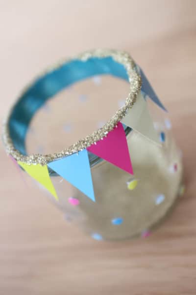 DIY-Tischdeko: Bunte Windlichter basteln