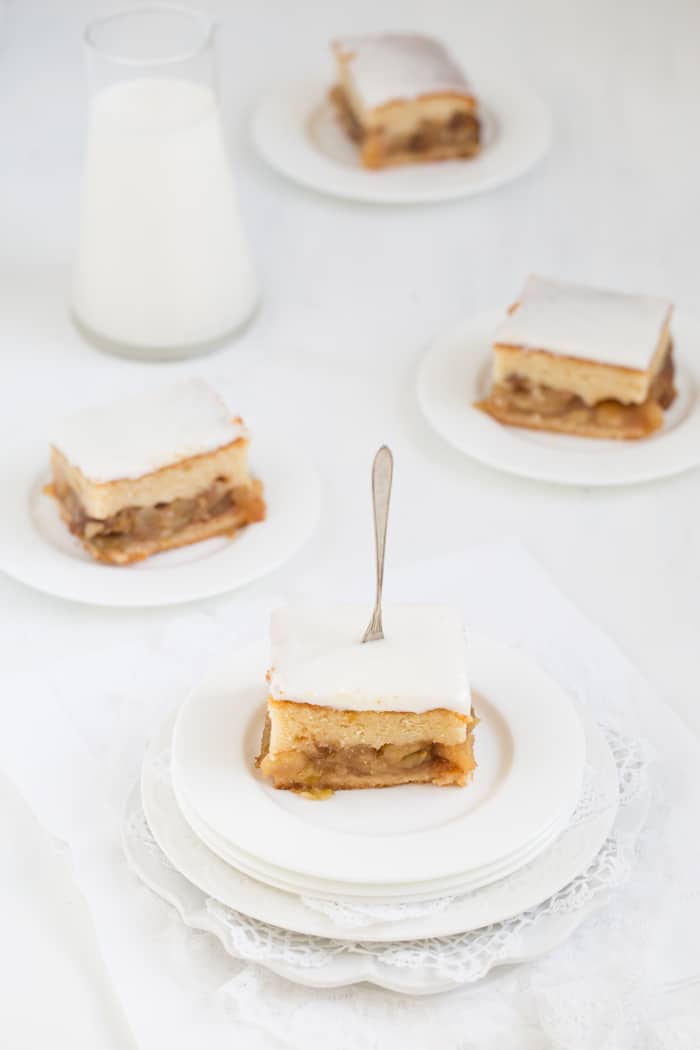 Apfel-Rosinen-Blechkuchen