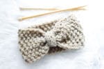 Gestricktes Stirnband in Schleifenoptik