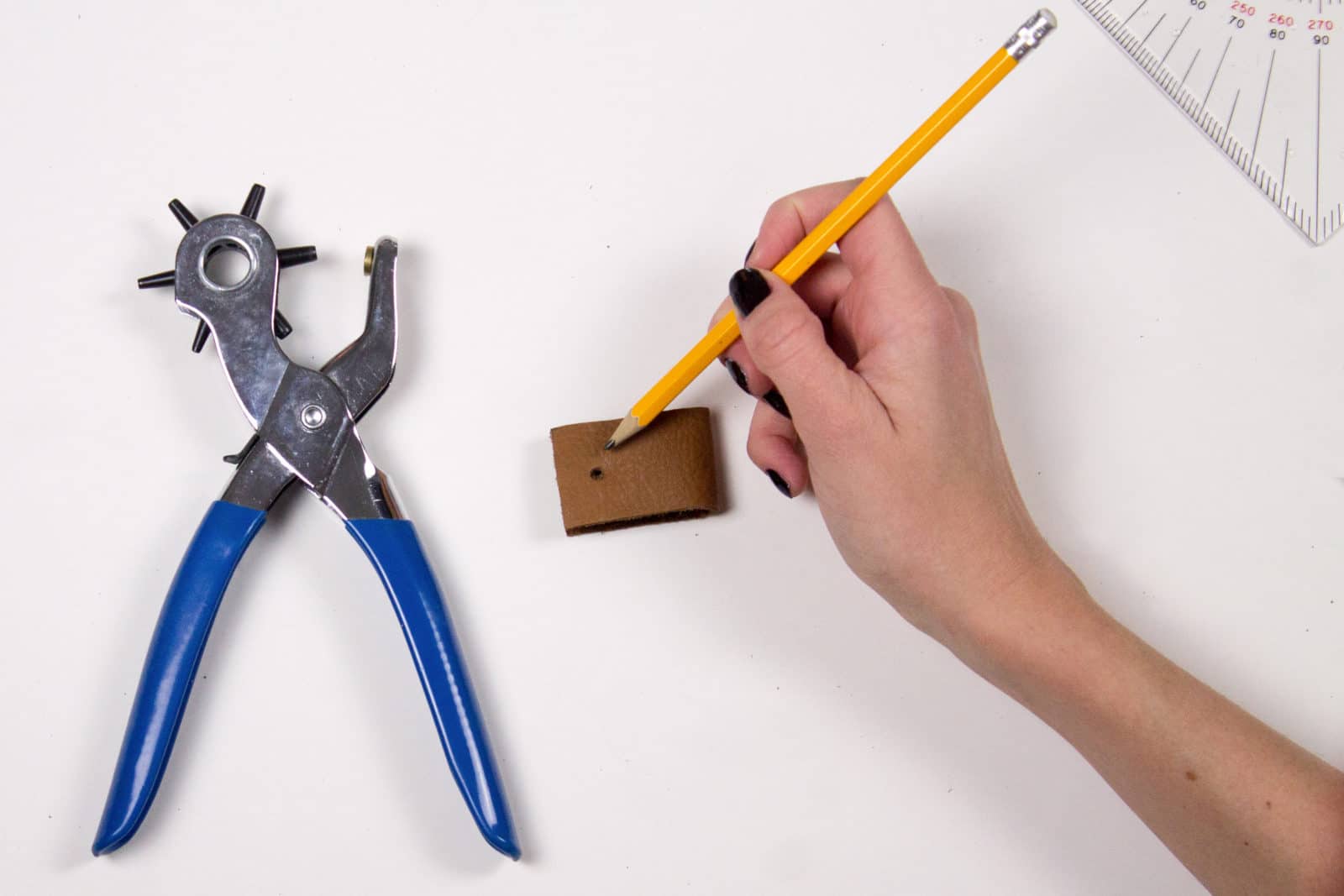 DIY BOXEN MIT LEDERSCHLAUFEN