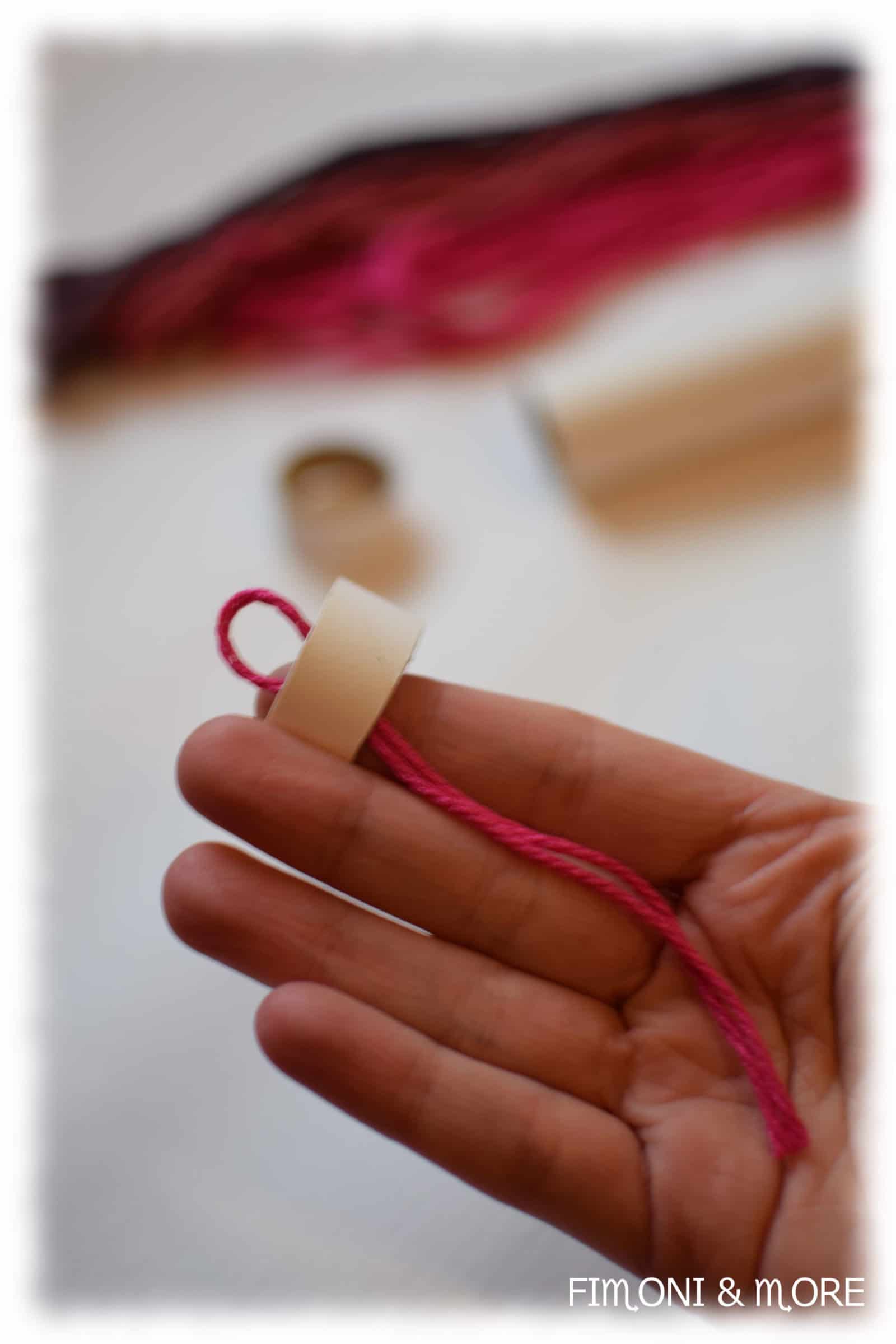 Warme Ohren im Miniformat: DIY Deko-Pudelmützen
