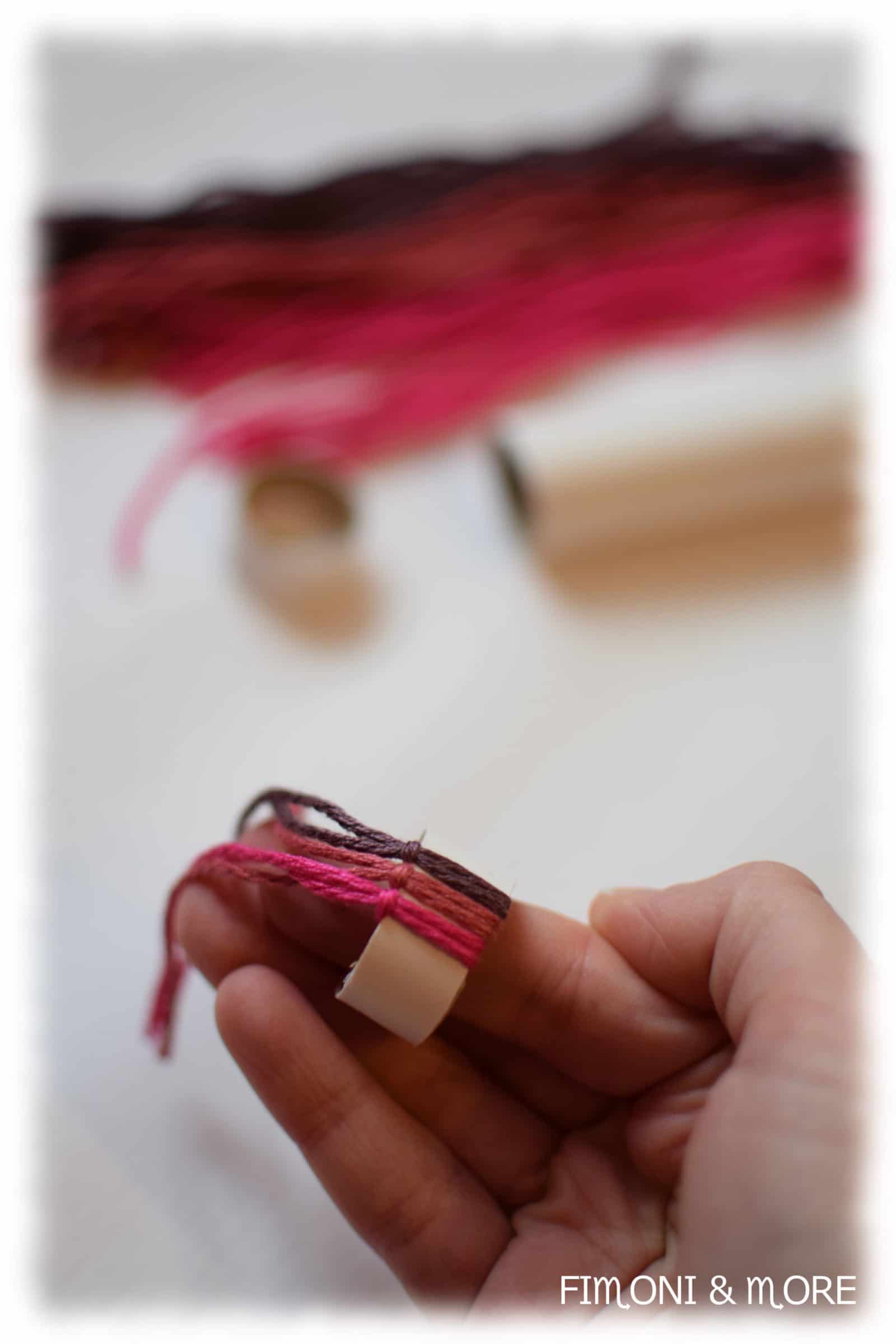 Warme Ohren im Miniformat: DIY Deko-Pudelmützen