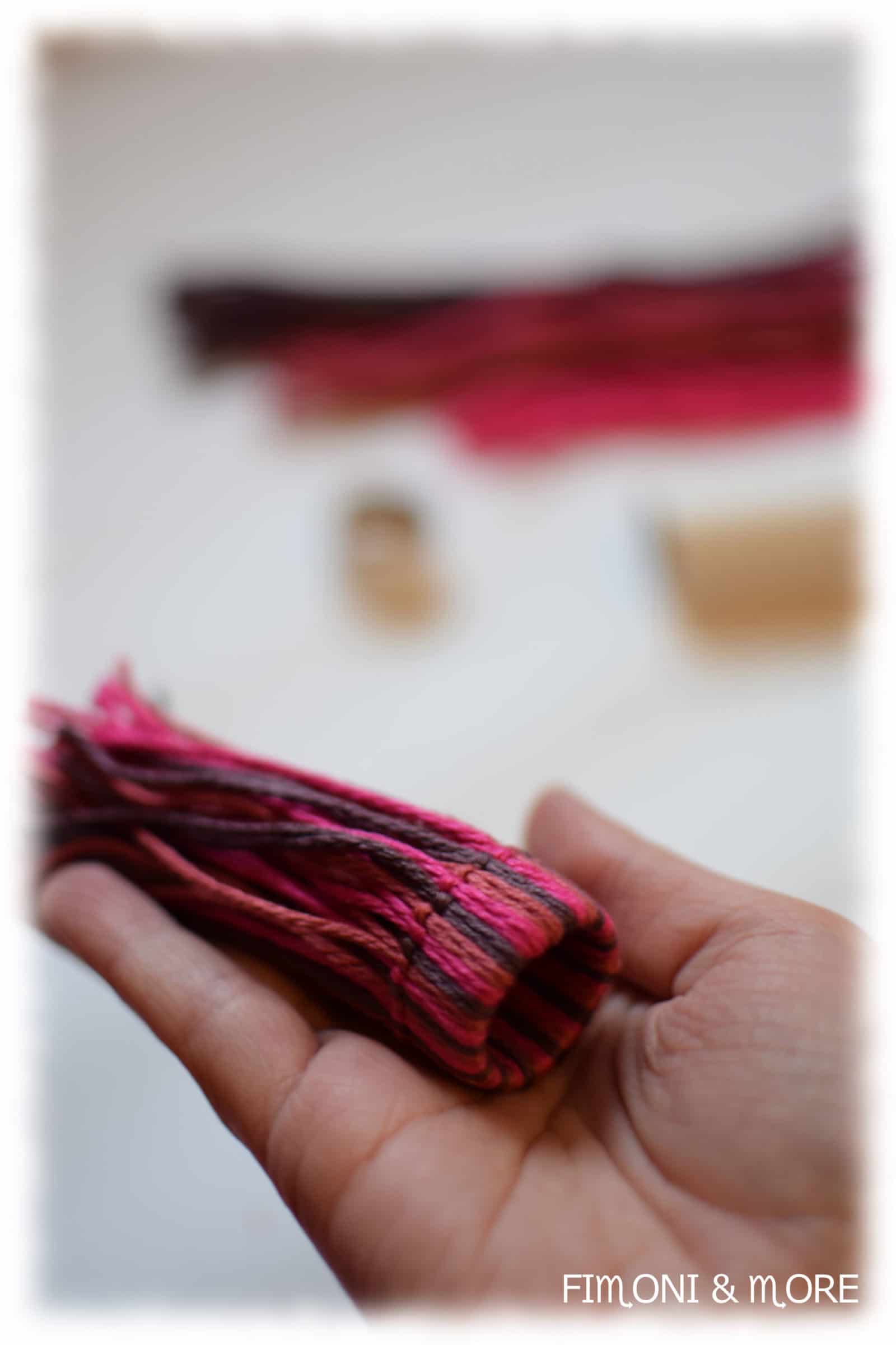 Warme Ohren im Miniformat: DIY Deko-Pudelmützen