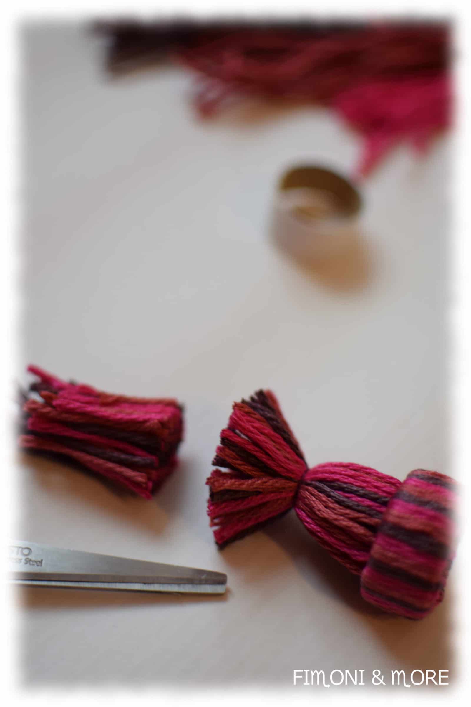 Warme Ohren im Miniformat: DIY Deko-Pudelmützen
