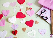 DIY – Valentinstagsgirlande mit Herzen