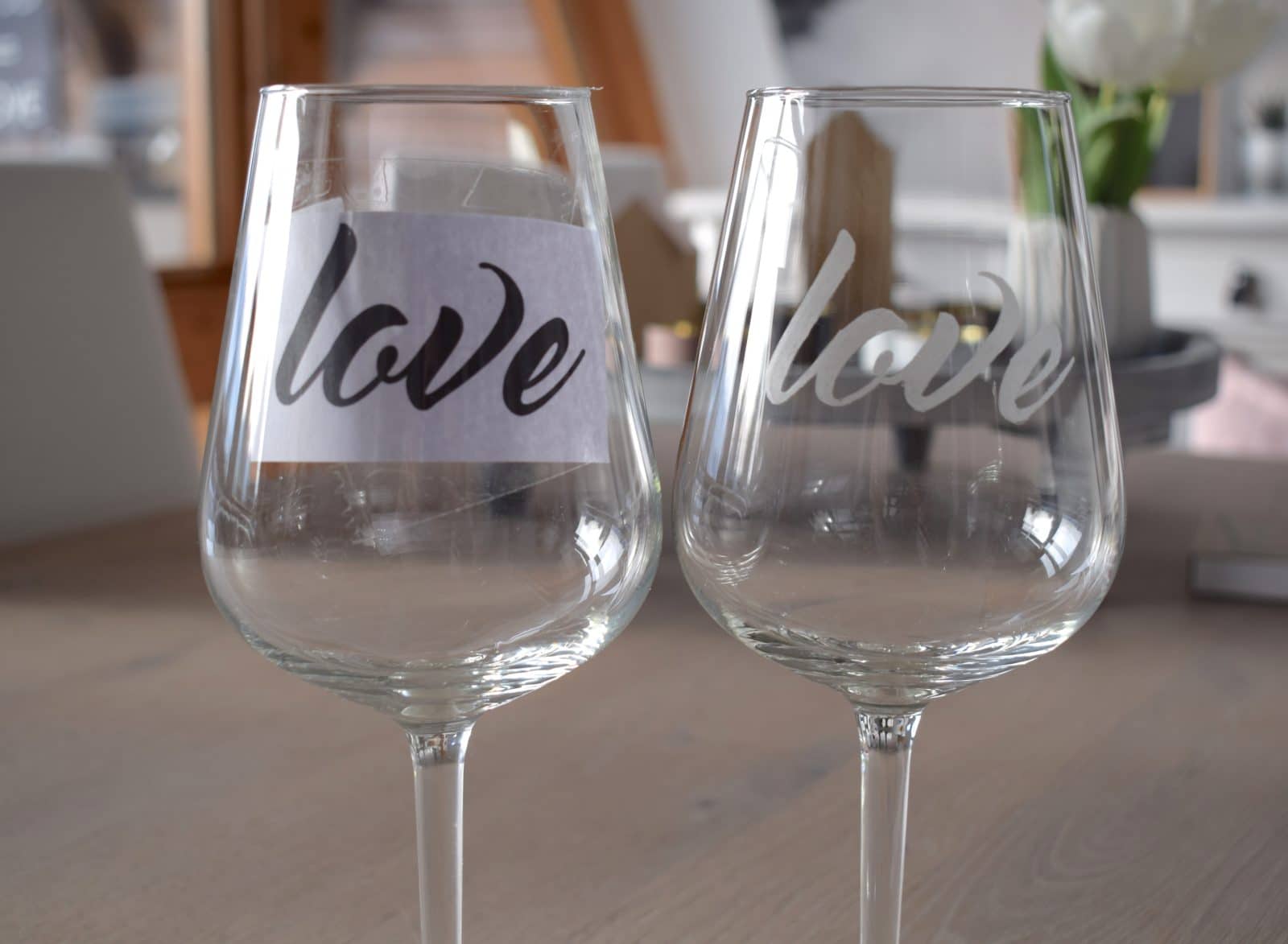 love-gravierte Gläser zum Valentinstag