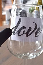 love-gravierte Gläser zum Valentinstag