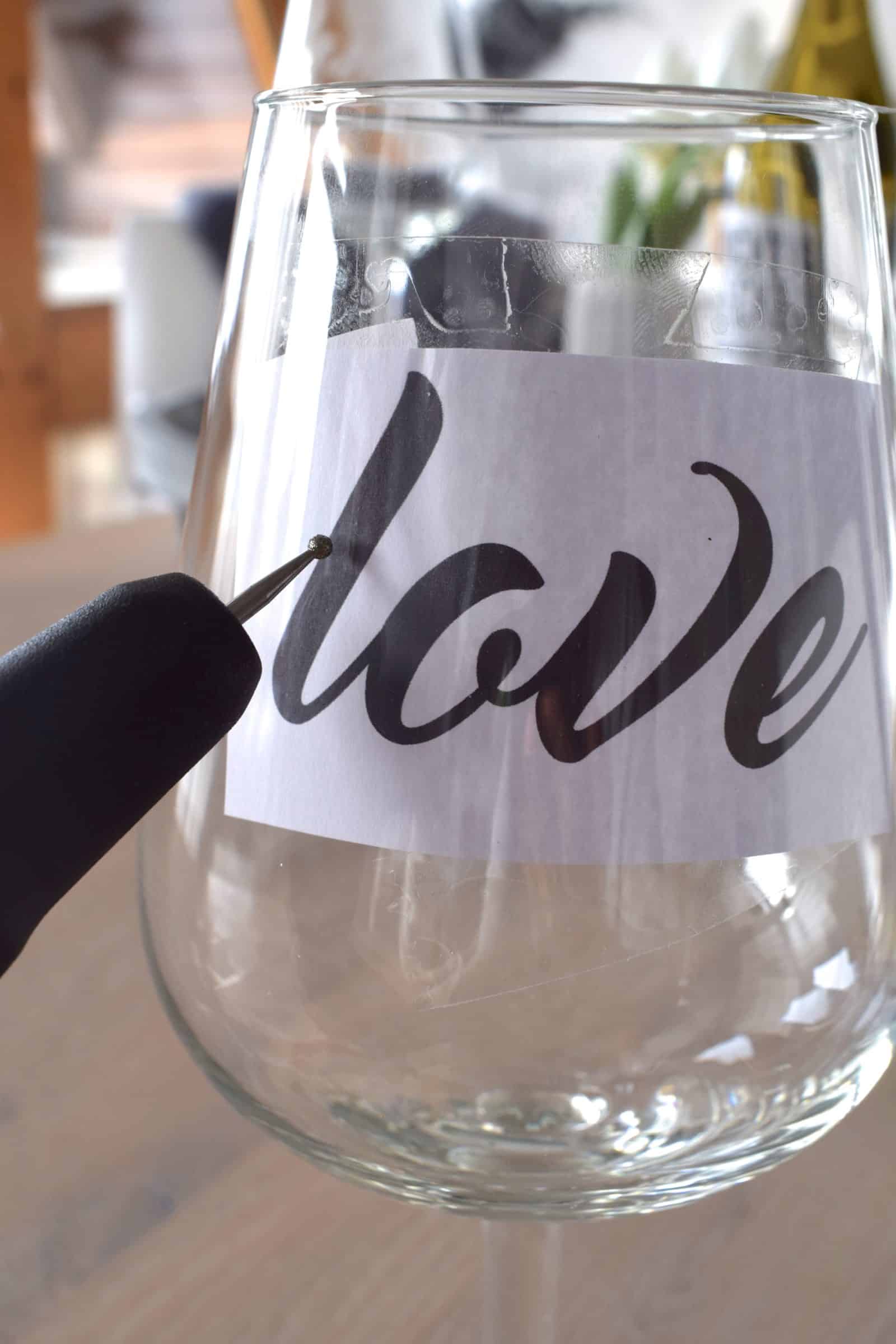 love-gravierte Gläser zum Valentinstag