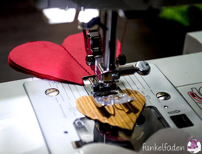 DIY – Valentinstagsgirlande mit Herzen