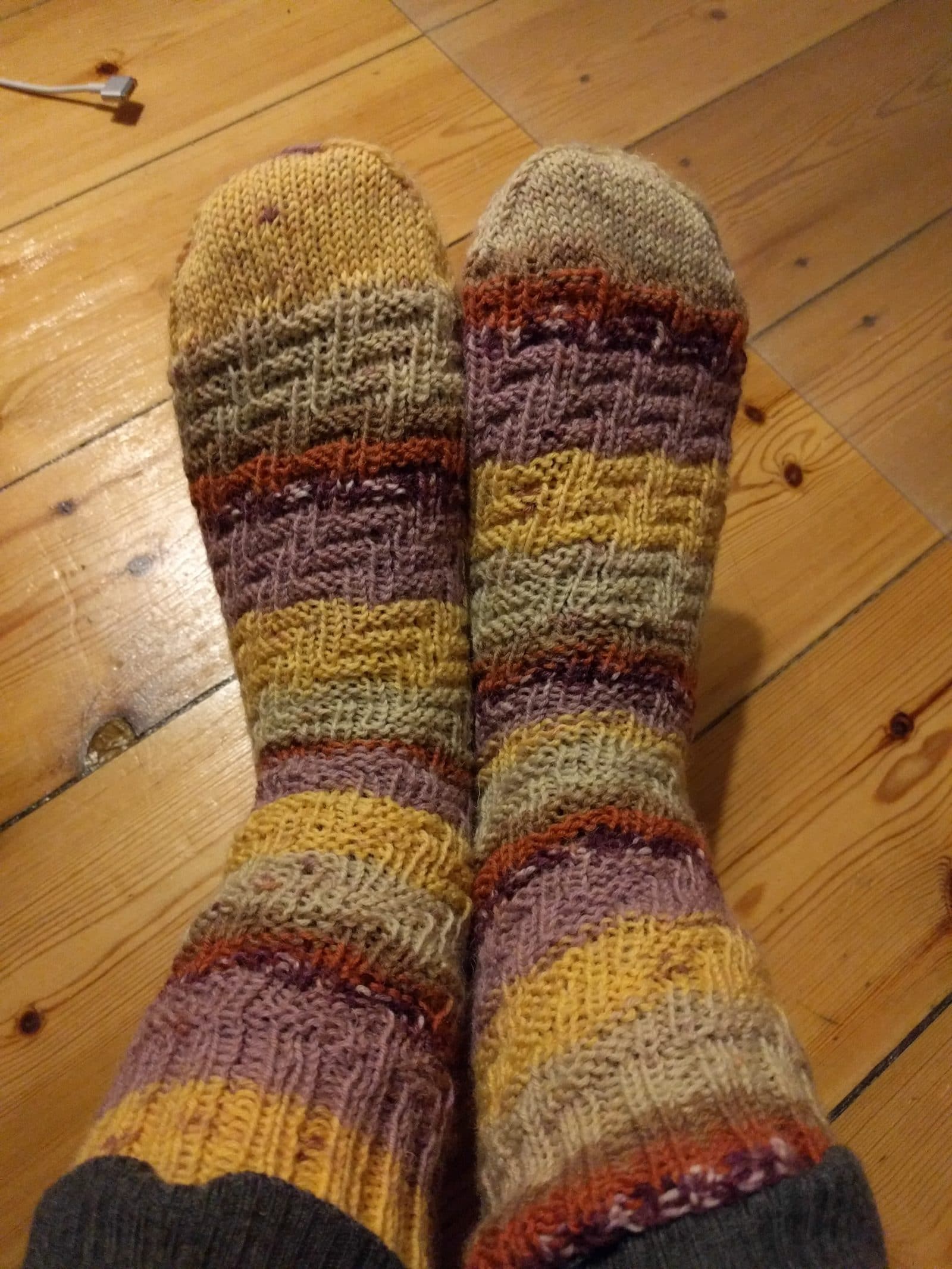 Funny Treppenmuster Socken für gute Laune #addisockenwundercontest