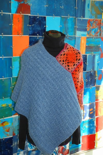 Kuschel-Poncho mit Granny Squares