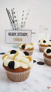 Vanille Konfetti Cupcakes mit Cupcake Toppern zum Ausdrucken … ready, steady, throw! | Mohntage