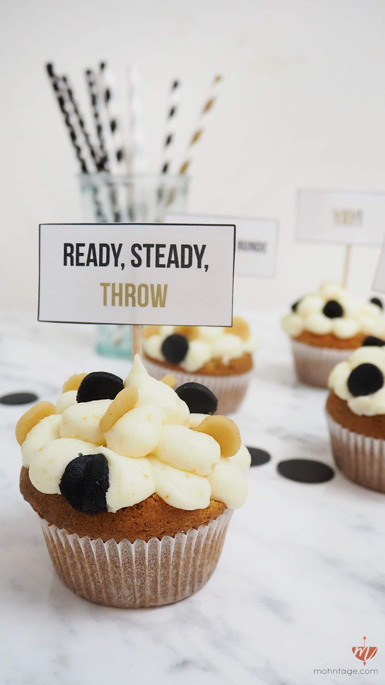 Vanille Konfetti Cupcakes mit Cupcake Toppern zum Ausdrucken … ready, steady, throw! | Mohntage