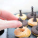 Mini-Donuts Schachbrett – perfekt für Partys