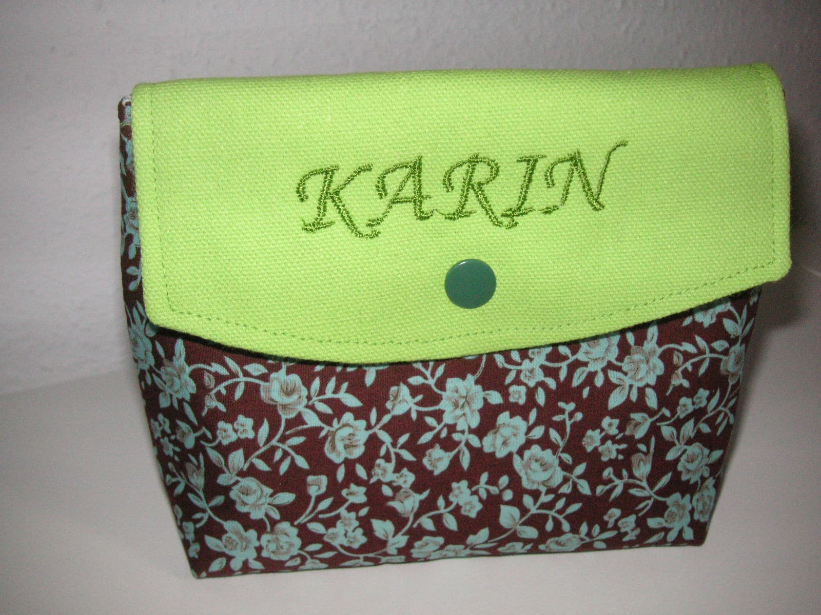 fröhliche, bunte Taschen und Accessoires
