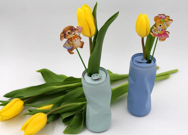 DIY – Getränkedosen als Vasen: Oster Deko selbst machen