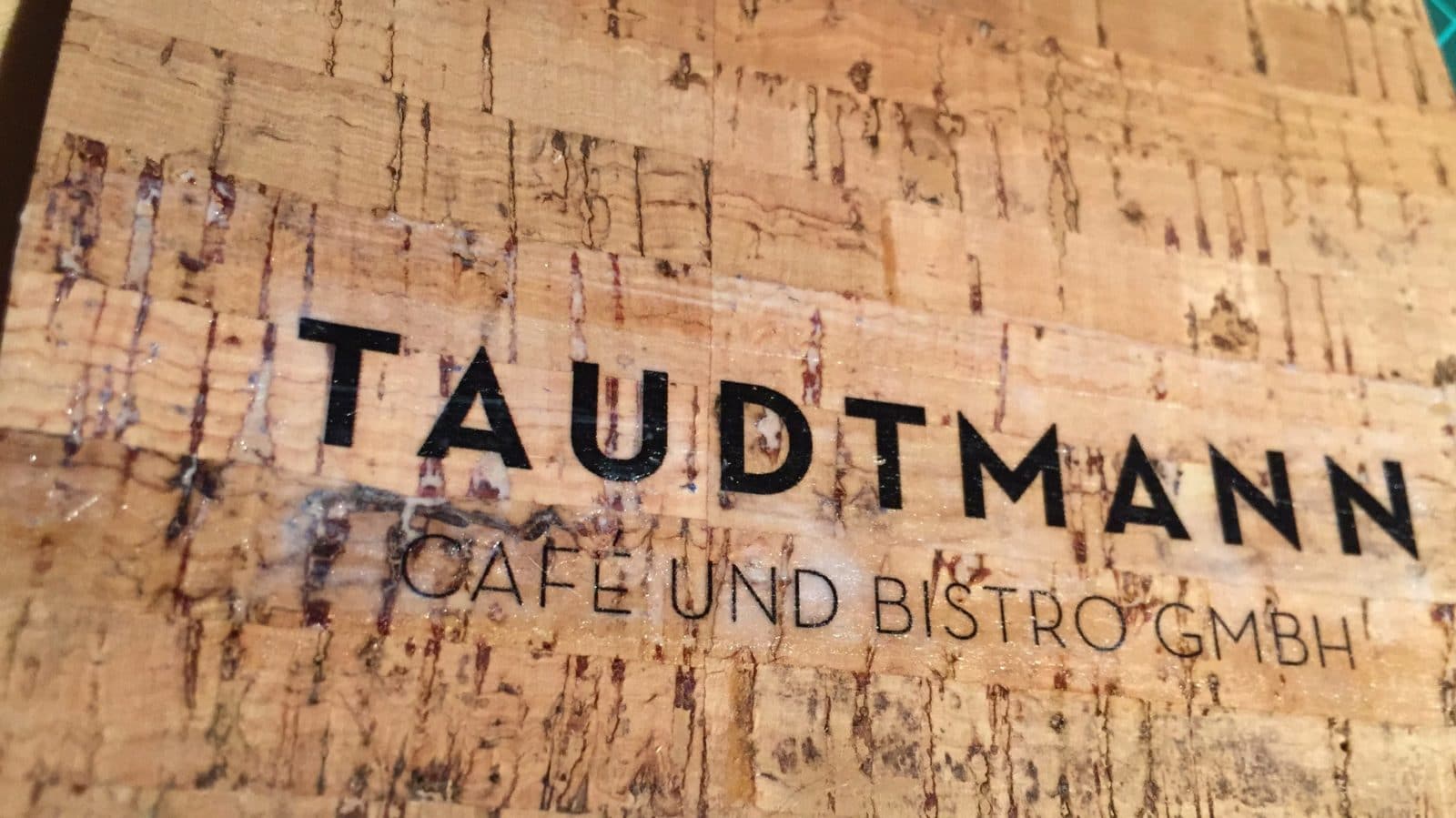 Schrift auf Kork