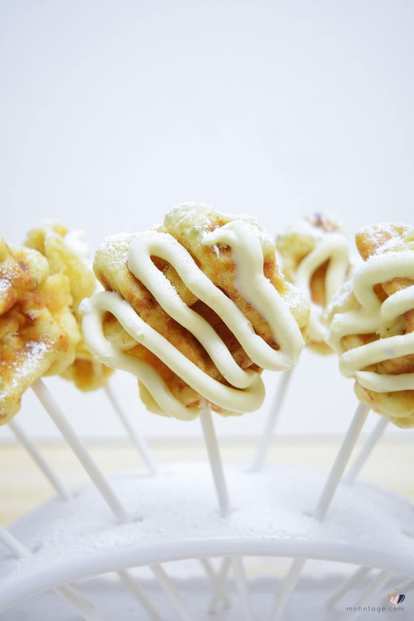 Belgische Waffel Cakepops mit Hagelzucker, Pistazien und Limetten Ganachezum Osterbrunch | Mohntage