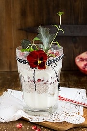 Chia-Joghurt mit Granatapfelkernen