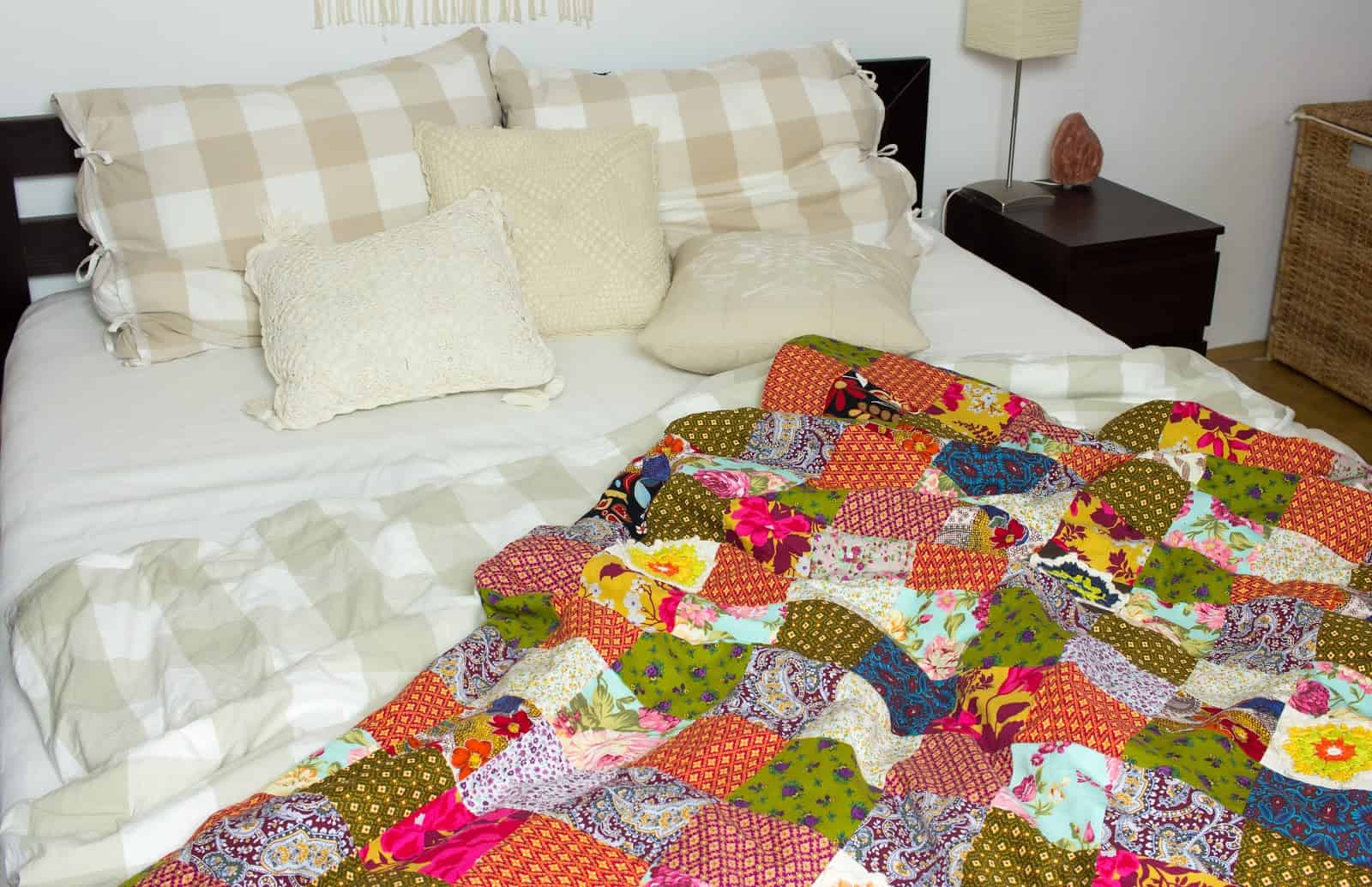 Patchworkdecke aus Stoffresten nähen