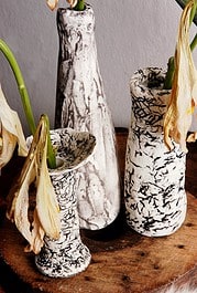 DIY-Upcycling-Strukturvasen mit Kaltporzellan