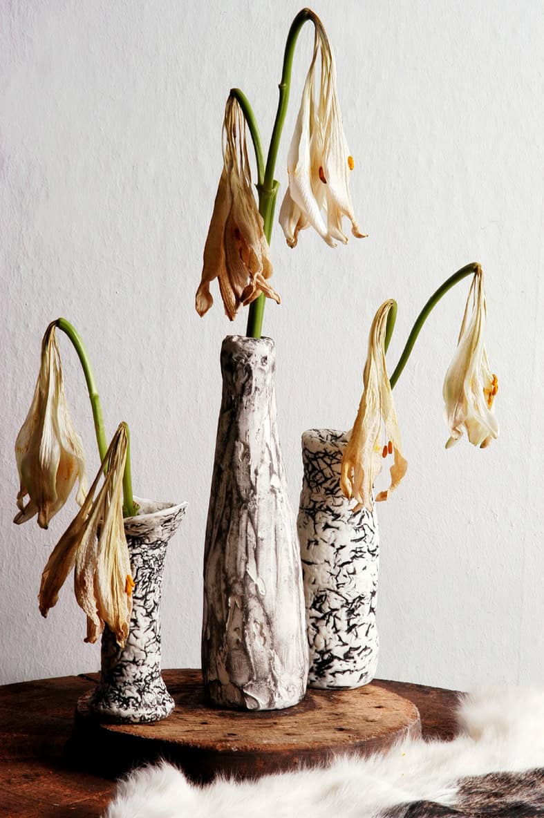 DIY-Upcycling-Strukturvasen mit Kaltporzellan