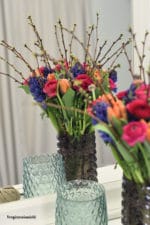 Frühlingsstrauß mit Ranunkeln, Tulpen und Hyazinthen