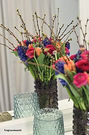 Frühlingsstrauß mit Ranunkeln, Tulpen und Hyazinthen