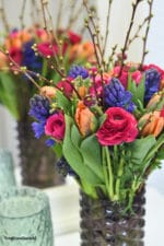 Frühlingsstrauß mit Ranunkeln, Tulpen und Hyazinthen