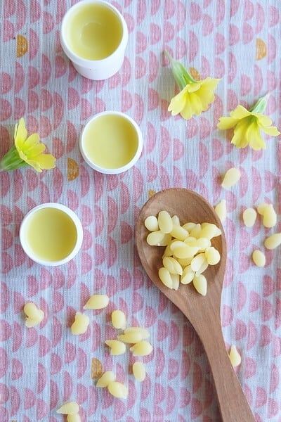 Lippenbalsam mit Bienenwachs und Mandelöl