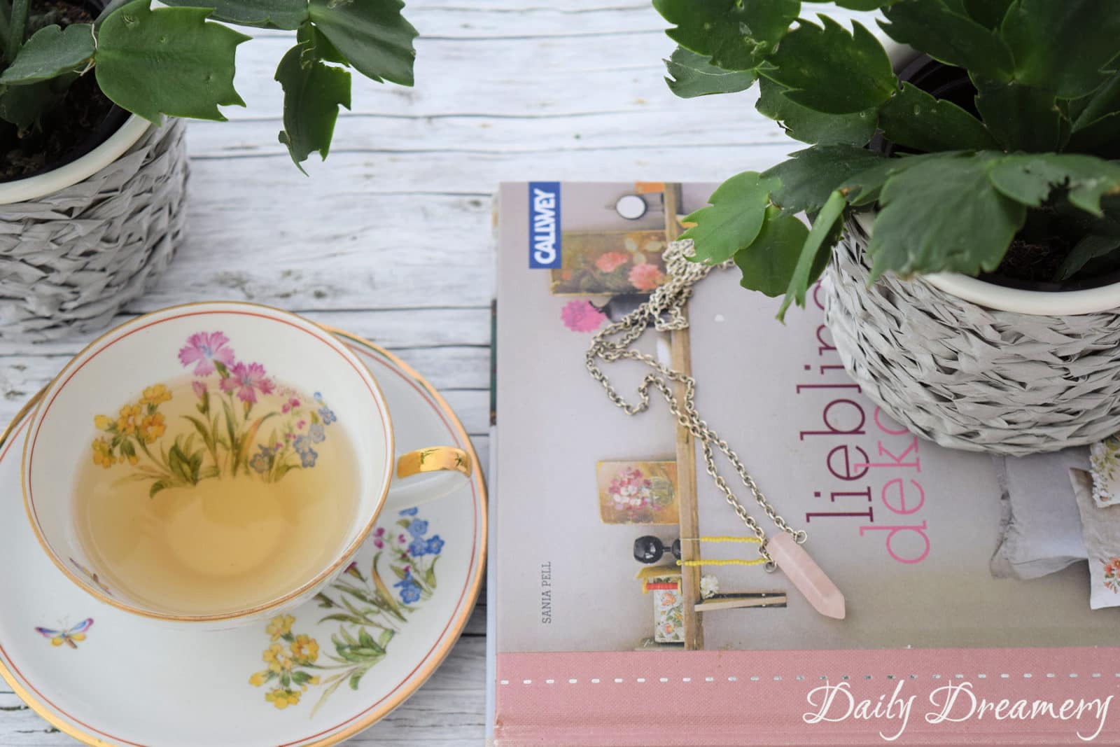 geflochtener Blumentopf mit Papiergarn