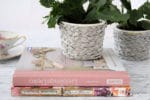 geflochtener Blumentopf mit Papiergarn