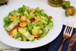 Fruchtiger Salat mit einem Kresse-Dressing