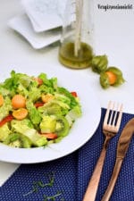 Fruchtiger Salat mit einem Kresse-Dressing