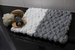 handgestrickte und gewebte Badematte