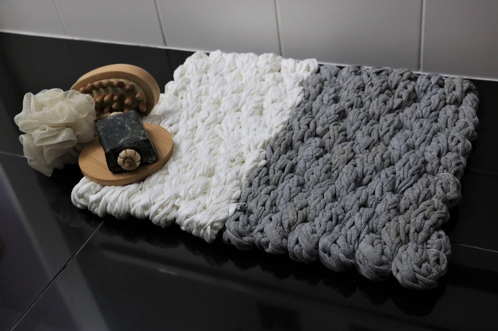 handgestrickte und gewebte Badematte