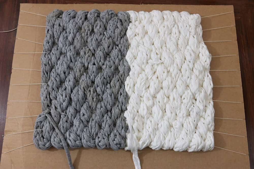 handgestrickte und gewebte Badematte