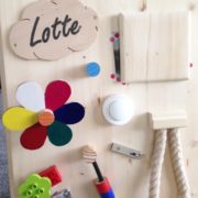 Beschäftigungsboard für Kleinkinder selberbauen