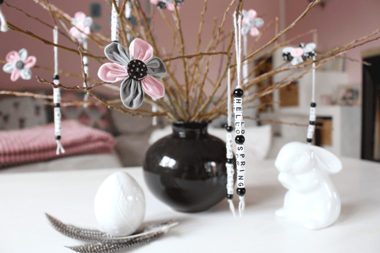 Buchstaben und Blüten – ein österliches DIY