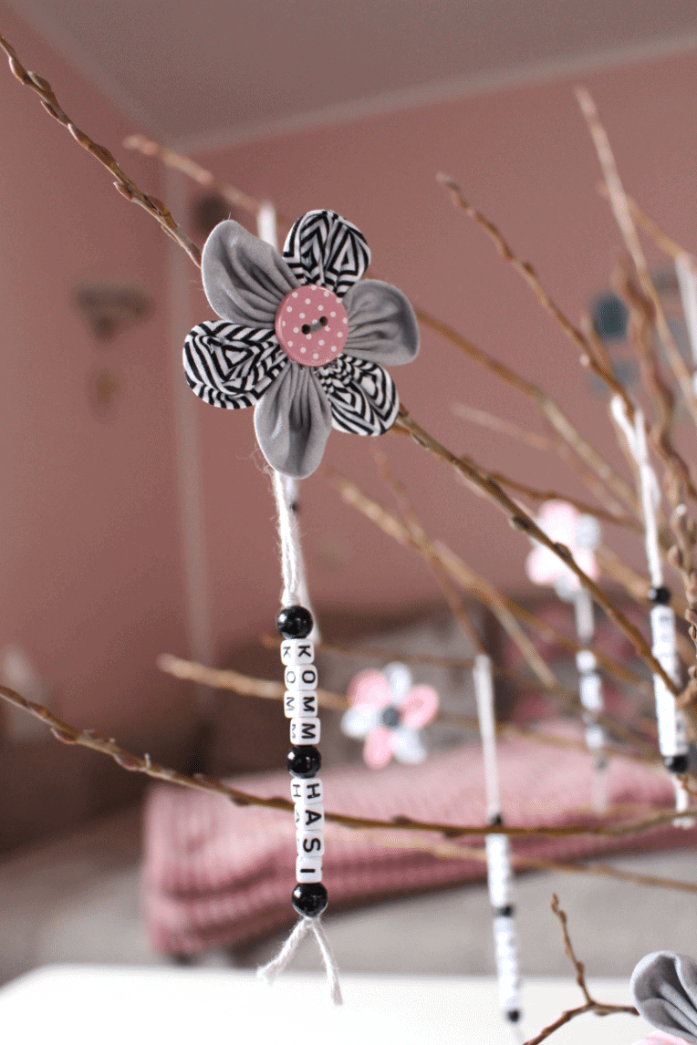 Buchstaben und Blüten – ein österliches DIY