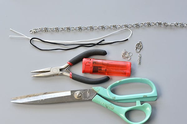 Wie bastelt man ein Paar Partnerarmbänder