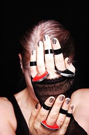 Statement Ringe aus Aluminiumdraht und Kunstharz