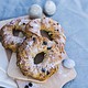 Für die Kaffeetafel zu Ostern: Hefekringel mit Trockenfrüchten, Nüssen, Mohn und Pistazien