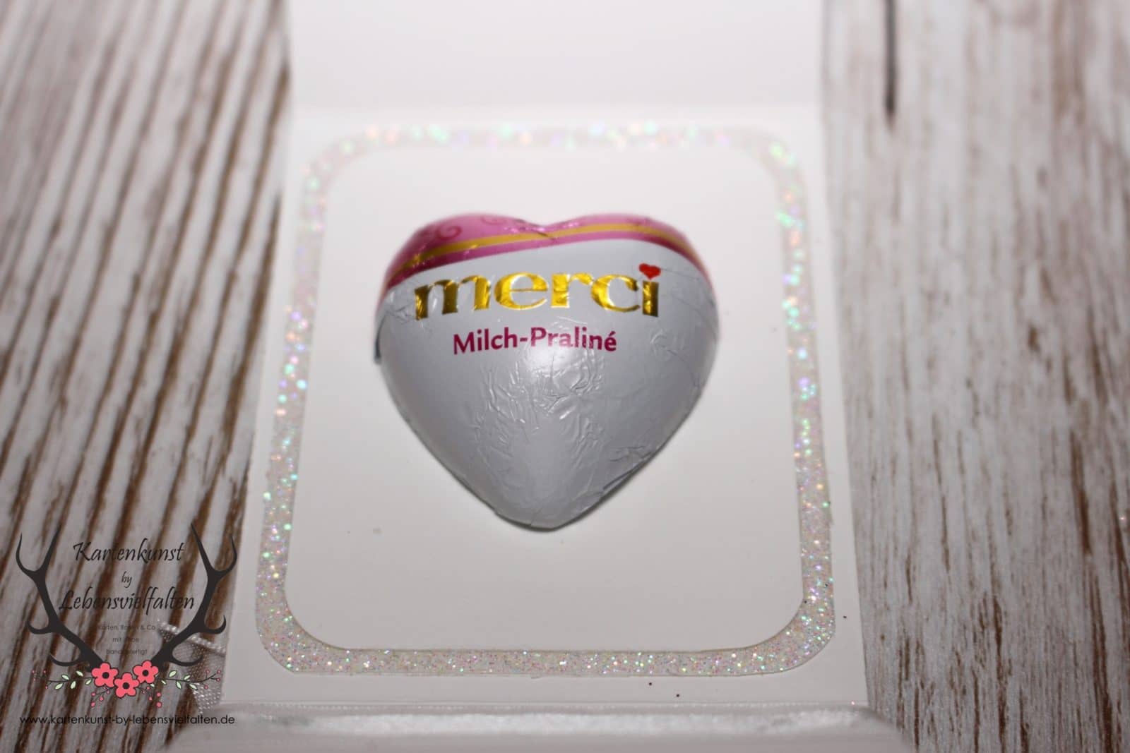 Gastgeschenk mit Merci Herzen zur Hochzeit
