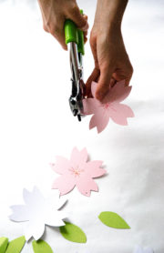 DIY-Papierblumen-Girlande zur Kirschblütenzeit