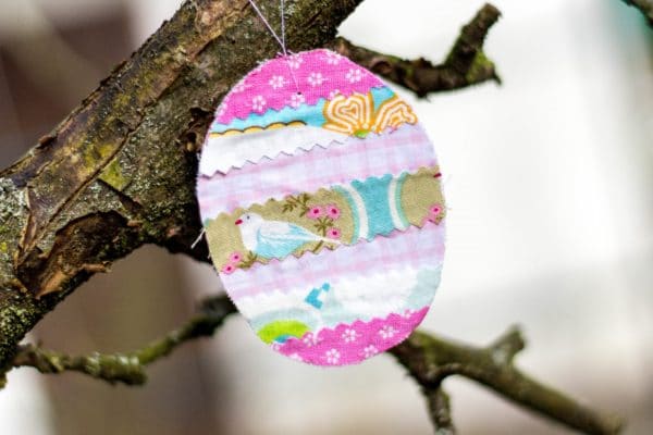 Osterdeko basteln mit Kindern – Upcycling Stoffreste