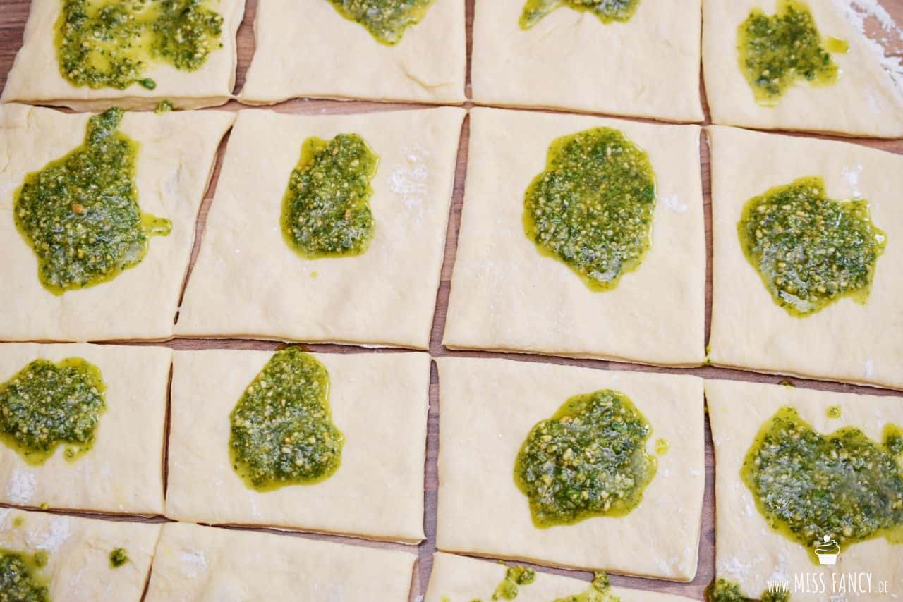 Pull-Apart-Bread mit Basilikumpesto