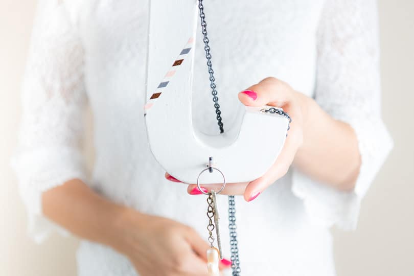 DIY Schlüsselbrett – aus Pappbuchstaben