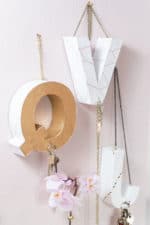 DIY Schlüsselbrett – aus Pappbuchstaben