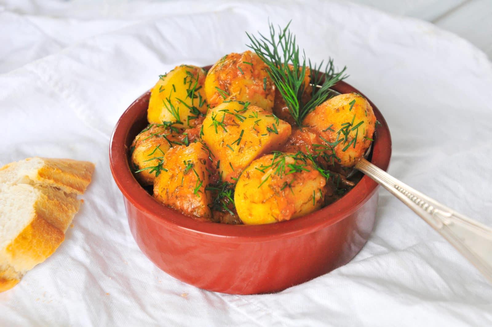Rumänischer Frühkartoffeln-Eintopf